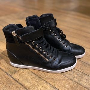 Black High top lace sneakers